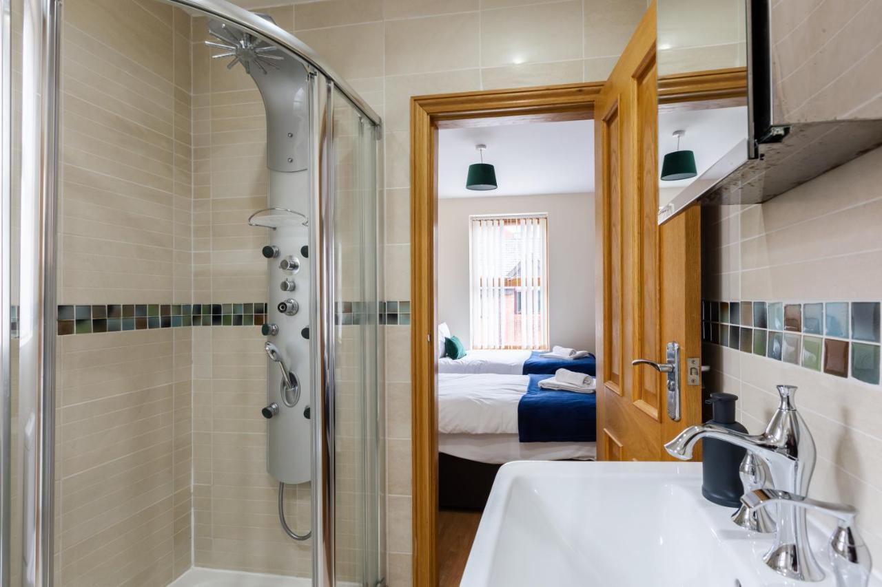 Albert - 5 Bedrooms Sleeps 11 Parking Wi-Fi Contractors Preston  Esterno foto