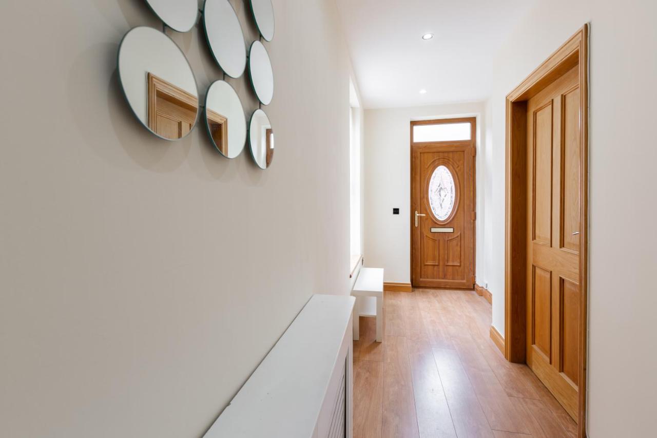 Albert - 5 Bedrooms Sleeps 11 Parking Wi-Fi Contractors Preston  Esterno foto