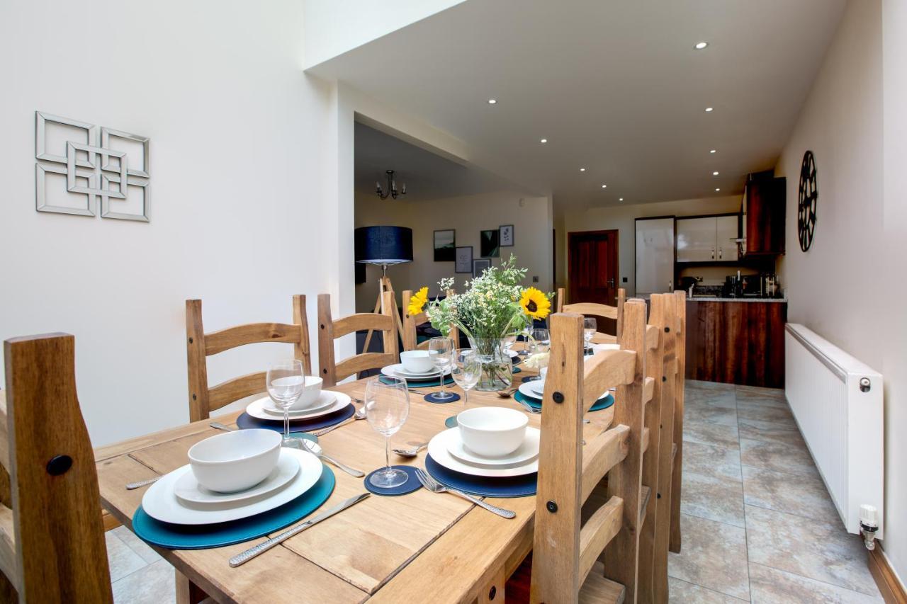 Albert - 5 Bedrooms Sleeps 11 Parking Wi-Fi Contractors Preston  Esterno foto