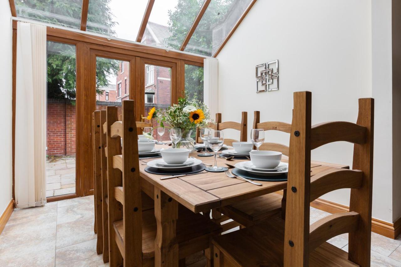 Albert - 5 Bedrooms Sleeps 11 Parking Wi-Fi Contractors Preston  Esterno foto