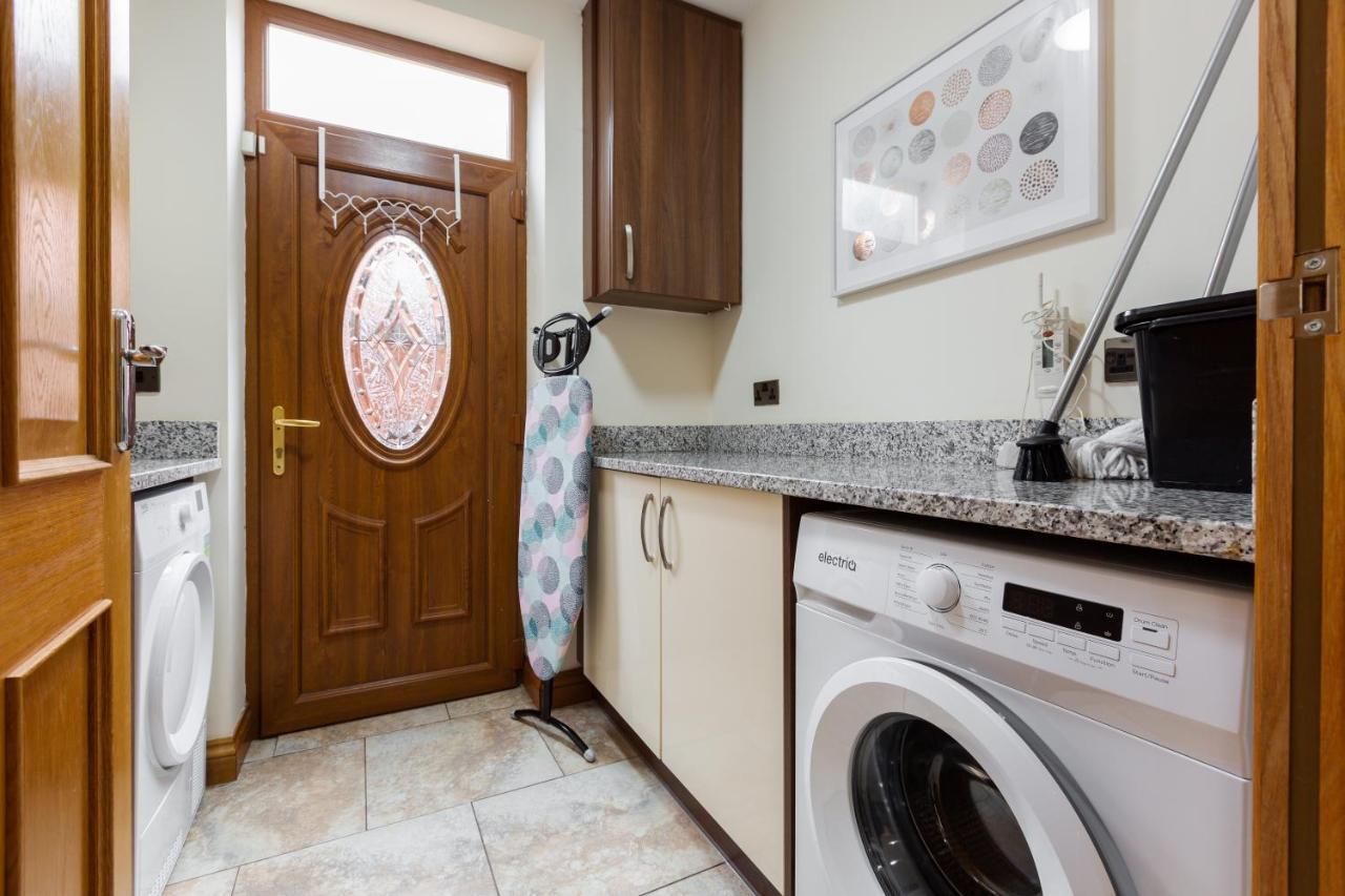 Albert - 5 Bedrooms Sleeps 11 Parking Wi-Fi Contractors Preston  Esterno foto