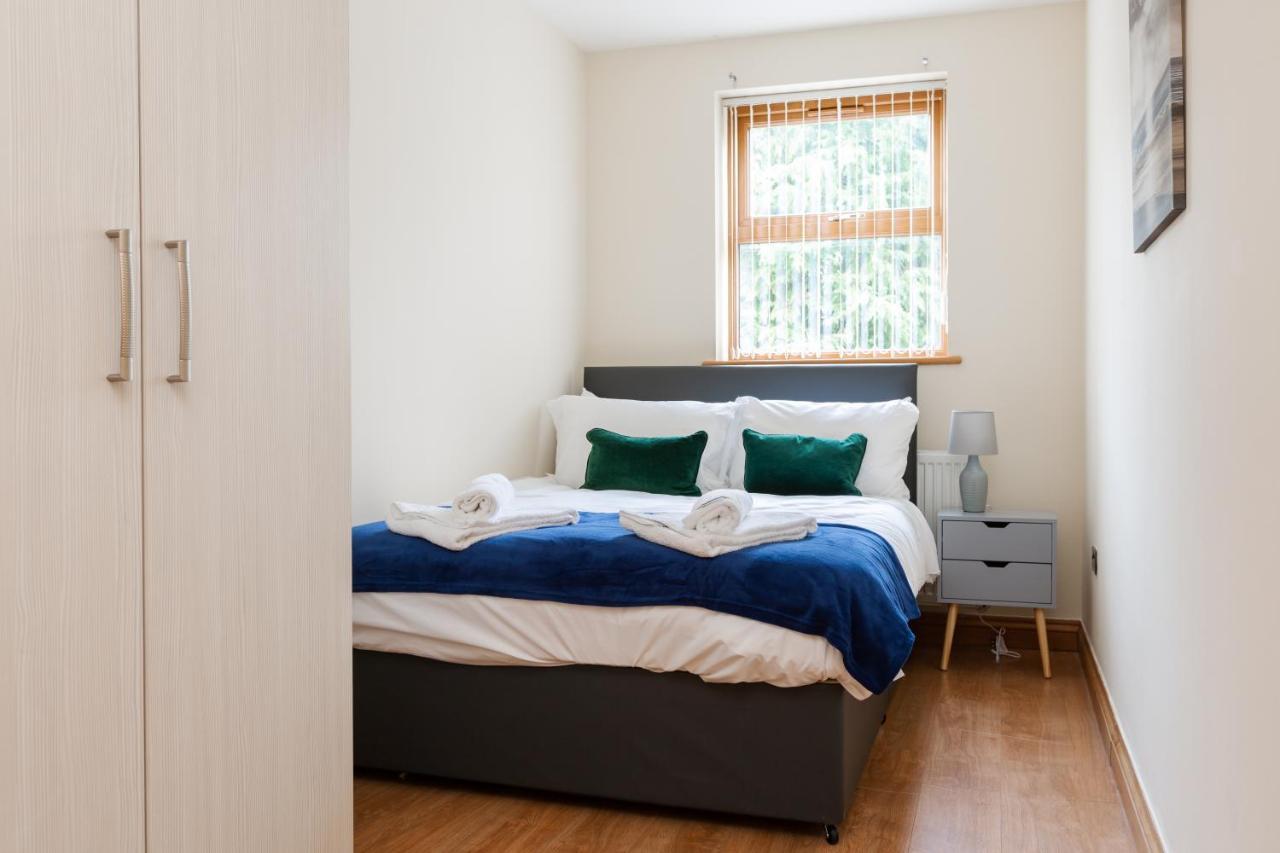 Albert - 5 Bedrooms Sleeps 11 Parking Wi-Fi Contractors Preston  Esterno foto