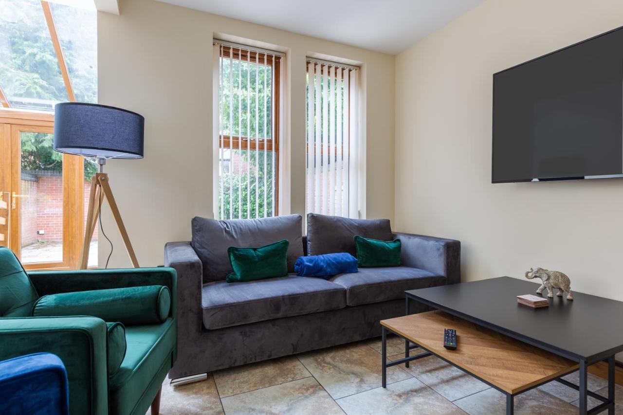 Albert - 5 Bedrooms Sleeps 11 Parking Wi-Fi Contractors Preston  Esterno foto