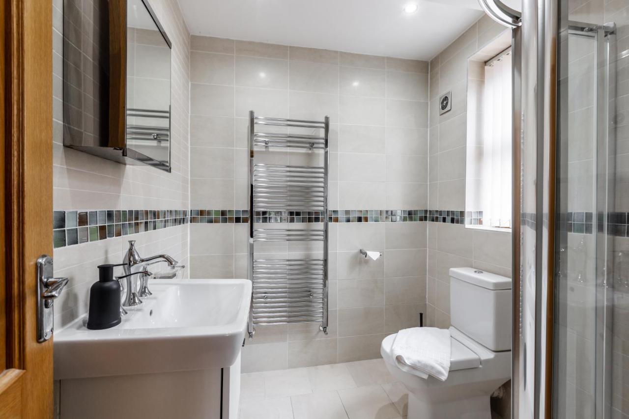 Albert - 5 Bedrooms Sleeps 11 Parking Wi-Fi Contractors Preston  Esterno foto