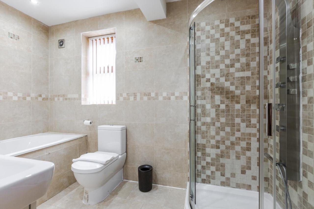 Albert - 5 Bedrooms Sleeps 11 Parking Wi-Fi Contractors Preston  Esterno foto